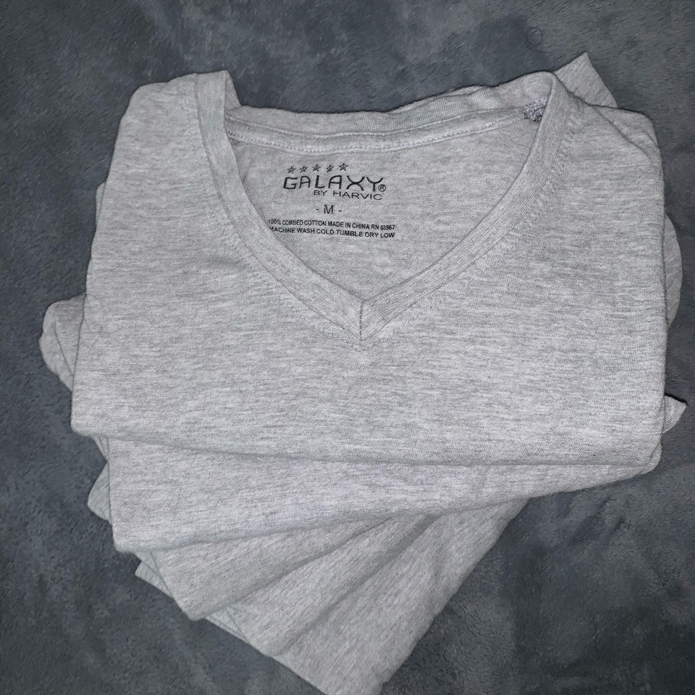 ♥️✨Men’s Grey V necks✨